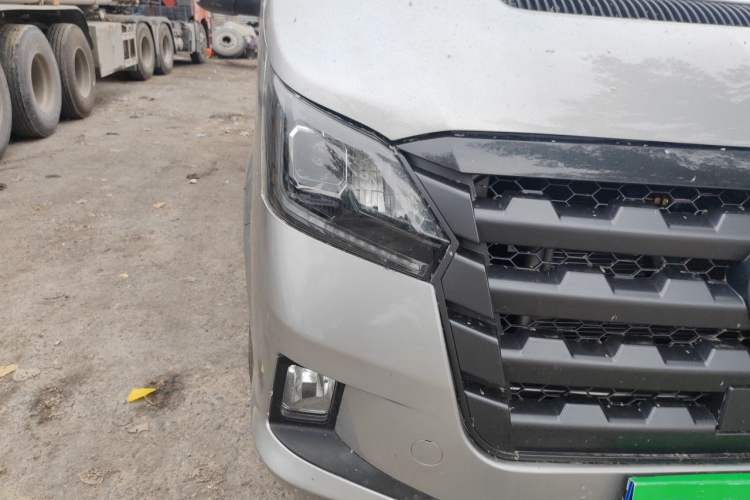 Used Foton Toano 2024 Geely Multi-Function 2.0T Manual Long Wheelbase High-Roof Single Rear Tire 5/6/7/9-Seater Right Front Headlight