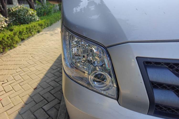 Used Foton Toano 2024 Geely Xianghuo 2.5T Manual Long Wheelbase Ultra-High Roof with Rear Dual Tires 3-Seater Right Front Headlight