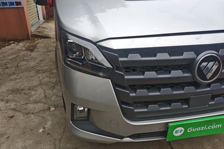 Used Foton Toano 2024 Tuyano Pro Multi-Function 2.0T Manual Front-Wheel Drive Long Wheelbase Mid-Roof Design with Single Rear Tire and 7 Seating Capacity Right Front Headlight