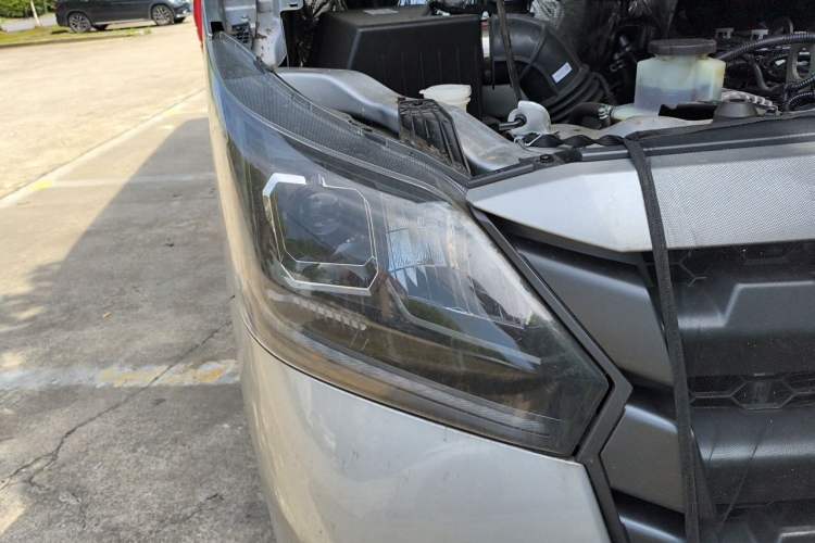 Used Foton Toano 2024 Joy Elephant Multi-Function Model Cummins 2.8T Manual Transmission Extended Wheelbase High Roof and Dual Rear Tires—7-Seater Right Front Headlight