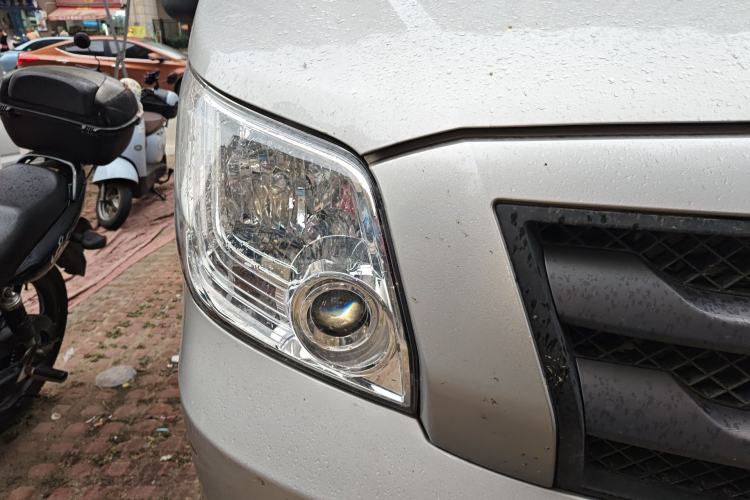 Used Foton Toano 2024 Tuyano Pro Van 2.0T Manual Rear-Wheel Drive Extended Wheelbase Mid-Roof Configuration Single Rear Tire 3-Seater Right Front Headlight
