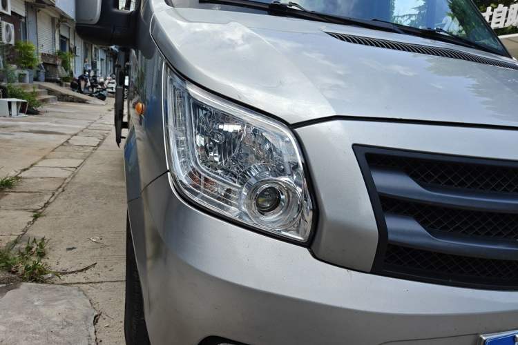 Used Foton Toano 2024 Joy Elephant Van 2.0T Manual Extended Wheelbase Mid-Roof Design Rear Single Tire 3-Seater Right Front Headlight