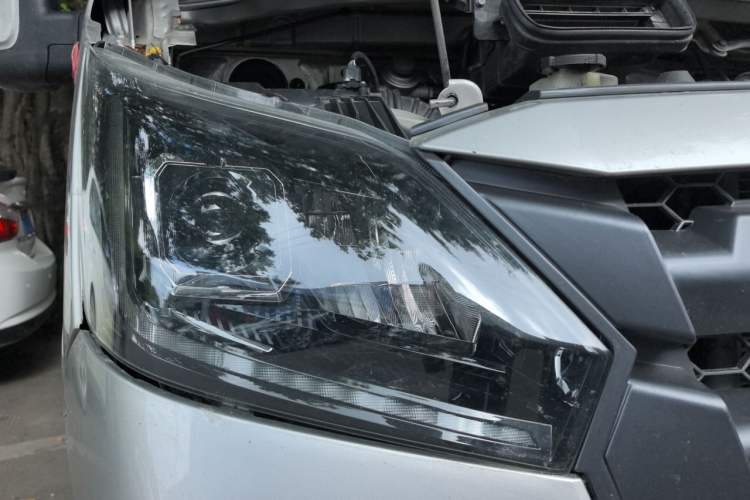 Used Foton Toano 2024 Geely Xianghuo 2.5T Manual Long Wheelbase Ultra-High Roof with Rear Dual Tires 3-Seater Right Front Headlight