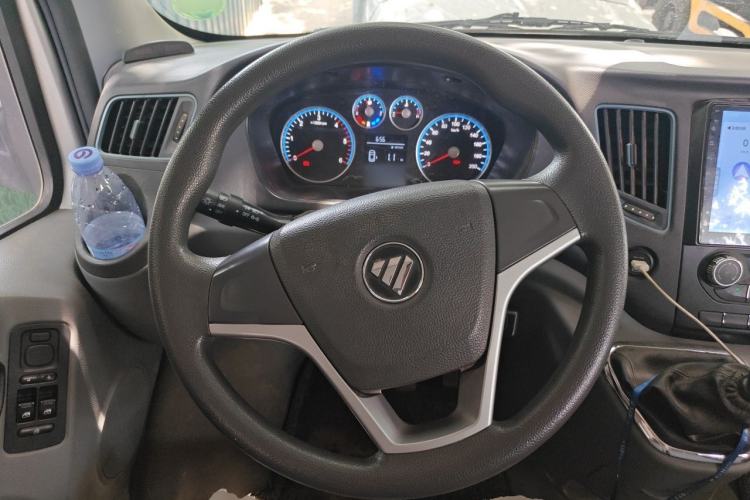Used Foton Toano 2024 Joyear Multi-Function Power Version 2.5T Manual Short Wheelbase Mid-Height Roof with Rear Dual Tires—5/6-Seater Steering Wheel
