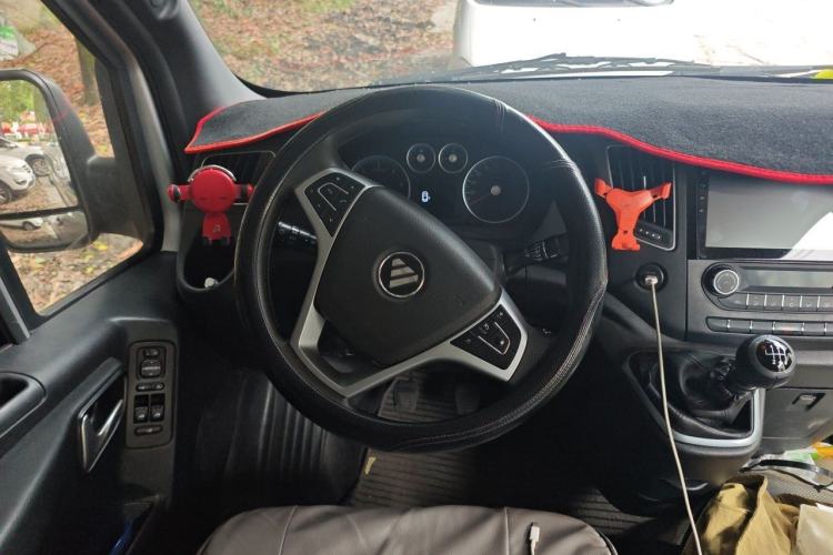 Used Foton Toano 2024 Tuyano Pro Multi-Function Model Cummins 2.8T Manual Transmission Rear-Wheel Drive Long Wheelbase Mid-Roof Configuration with Single Rear Tire—Available in 6- 7- or 9-Seater Versions Steering Wheel