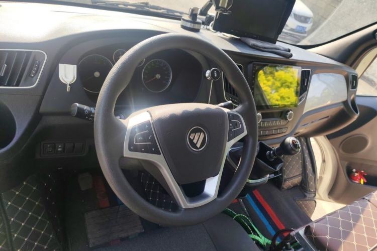Used Foton Toano 2024 Geely Xianghuo 2.5T Manual Long Wheelbase Ultra-High Roof with Rear Dual Tires 3-Seater Steering Wheel