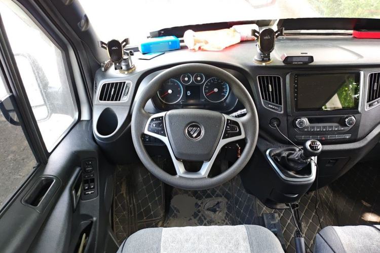 Used Foton Toano 2024 Tuyano Pro Multi-Function 2.0T Manual Rear-Drive Long Wheelbase Mid-Roof Design Single Rear Tire—Available in 5/6/7/9-Seater Configurations Steering Wheel