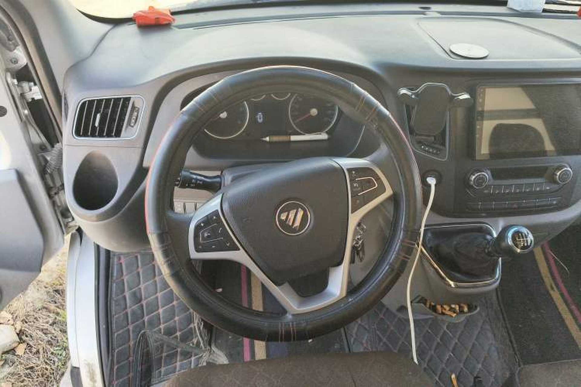 Used Foton Toano 2024 Joyear Multi-Function 2.0T Manual Long-Wheelbase Mid-Roof Model with Single Rear Tire Available in 5/6/7/9-Seater Configurations Steering Wheel