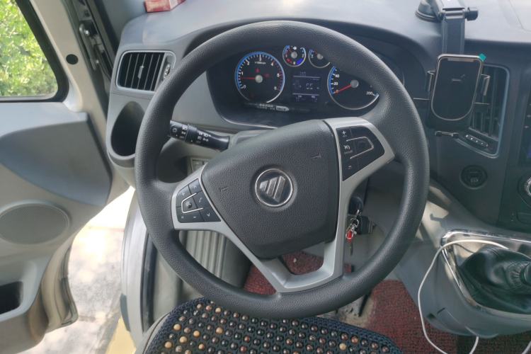 Used Foton Toano 2024 Joyear Multi-Function 2.0T Manual Long-Wheelbase Mid-Roof Model with Single Rear Tire Available in 5/6/7/9-Seater Configurations Steering Wheel