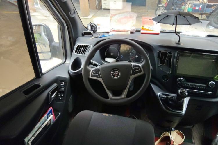 Used Foton Toano 2024 Tuyano Pro Multi-Function 2.0T Manual Rear-Drive Long Wheelbase Mid-Roof Design Single Rear Tire—Available in 5/6/7/9-Seater Configurations Steering Wheel