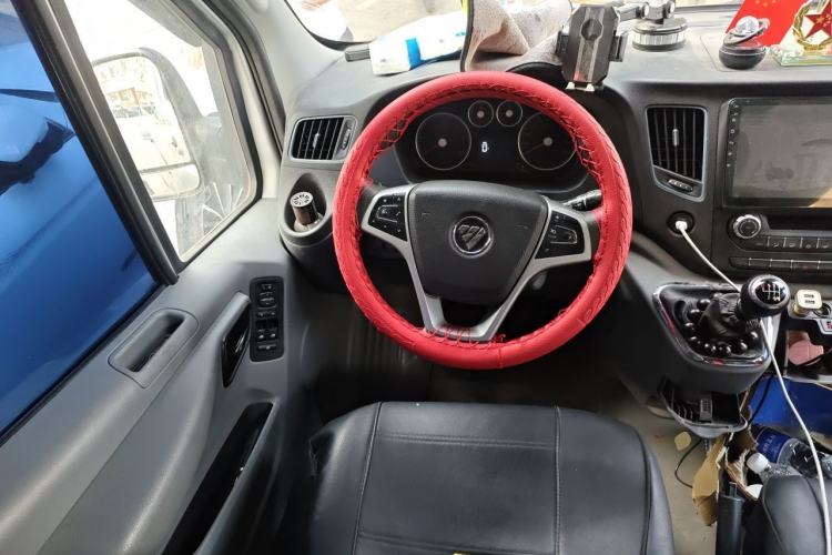 Used Foton Toano 2024 Joyear Multi-Function 2.0T Manual Long-Wheelbase Mid-Roof Model with Single Rear Tire Available in 5/6/7/9-Seater Configurations Steering Wheel