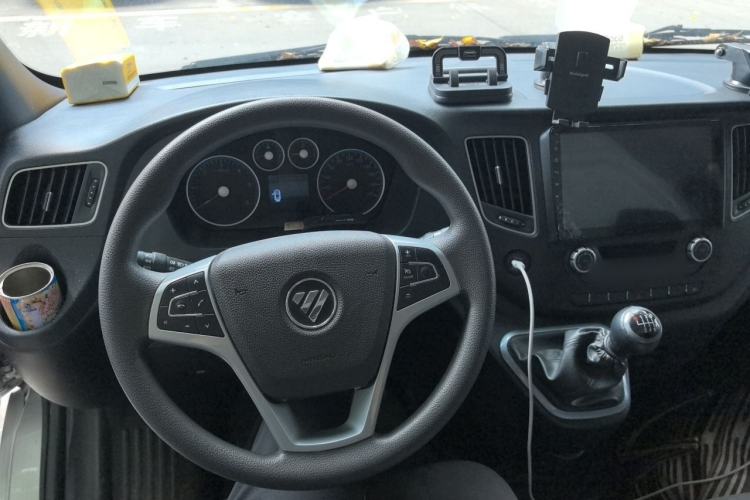 Used Foton Toano 2024 Geely Xianghuo 2.5T Manual Long Wheelbase Ultra-High Roof with Rear Dual Tires 3-Seater Steering Wheel