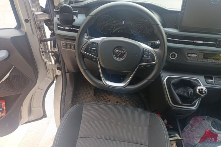 Used Foton Toano 2024 Tuyano Pro Multi-Function 2.0T Manual Front-Wheel Drive Long Wheelbase Mid-Roof Design with Single Rear Tire and 7 Seating Capacity Steering Wheel
