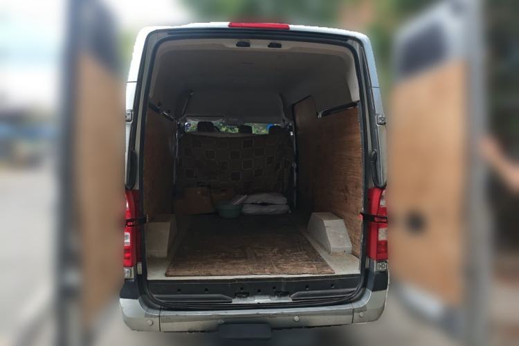 Used Foton Toano 2024 Tuyano Pro Multi-Function 2.0T Manual Front-Wheel Drive Long Wheelbase Mid-Roof Design with Single Rear Tire and 7 Seating Capacity Trunk