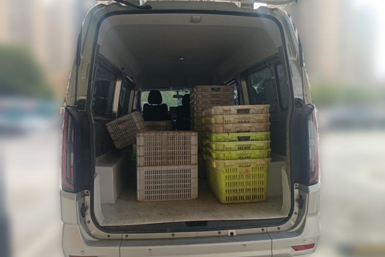 Used Foton Toano 2024 Tuyano Pro Multi-Function 2.0T Manual Front-Wheel Drive Long Wheelbase Mid-Roof Design with Single Rear Tire and 7 Seating Capacity Trunk