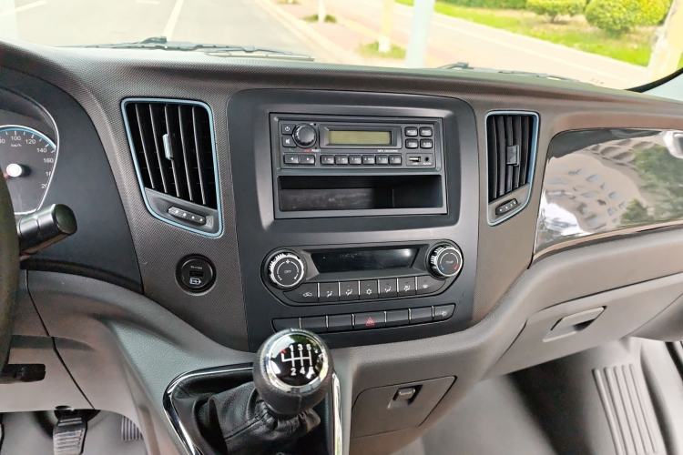 Used Foton Toano 2024 Joyear Multi-Function 2.0T Manual Long-Wheelbase Mid-Roof Model with Single Rear Tire Available in 5/6/7/9-Seater Configurations Audio And AC Panel