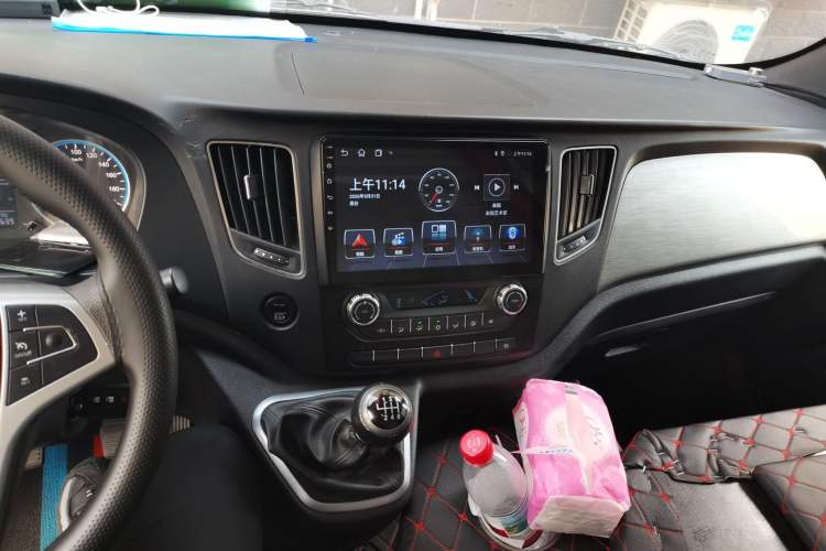 Used Foton Toano 2024 Tuyano Pro Van 2.5T Manual Rear-Drive Extended Wheelbase Mid-Roof Design Rear Dual Tires 3-Seater Audio And AC Panel