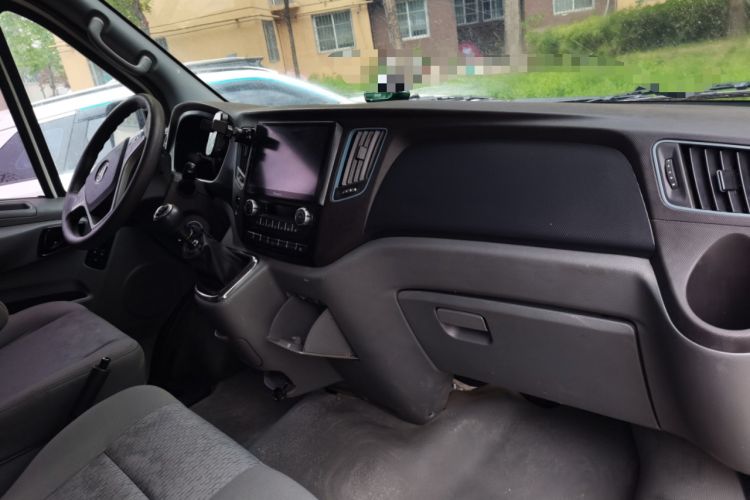 Used Foton Toano 2024 Geely Xianghuo Van 2.5T Manual Extended Wheelbase Mid-Roof Design Rear Dual Tires 3-Seater Center Console