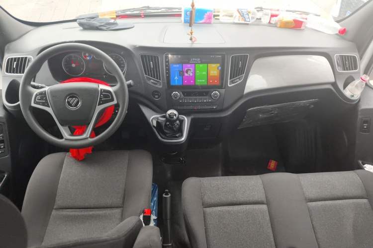 Used Foton Toano 2024 Geely Xianghuo Van 2.5T Manual Extended Wheelbase Mid-Roof Design Rear Dual Tires 3-Seater Center Console