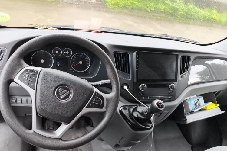 Used Foton Toano 2024 Joy Elephant Van Cummins 2.8T Manual Long Wheelbase Mid-Roof Design Rear Dual Tires 3-Seater Center Console