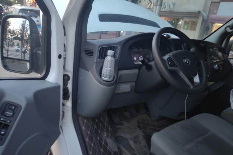 Used Foton Toano 2024 Geely Xing Multi-Function Cummins 2.8T Manual Long Wheelbase Mid-Roof Rear Single-Tire 7-Seater Driver Seat