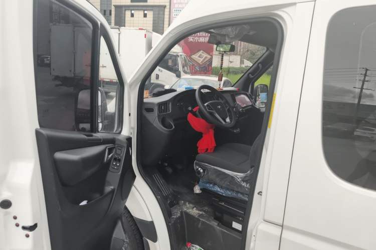 Used Foton Toano 2024 Geely Xianghuo Van 2.5T Manual Extended Wheelbase Mid-Roof Design Rear Dual Tires 3-Seater Driver Seat