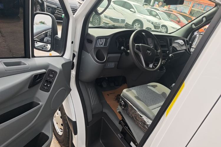 Used Foton Toano 2024 Joyear Multi-Function 2.0T Manual Long-Wheelbase Mid-Roof Model with Single Rear Tire Available in 5/6/7/9-Seater Configurations Driver Seat