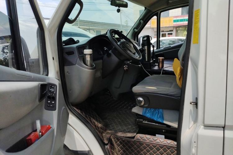 Used Foton Toano 2024 Geely Xianghuo 2.5T Manual Long Wheelbase Ultra-High Roof with Rear Dual Tires 3-Seater Driver Seat