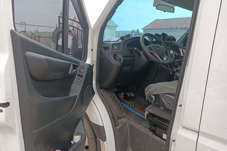 Used Foton Toano 2024 Geely Xianghuo 2.5T Manual Long Wheelbase Ultra-High Roof with Rear Dual Tires 3-Seater Driver Seat