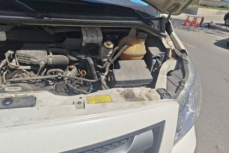 Used Foton Toano 2024 Tuyano Pro Multi-Function 2.0T Manual Rear-Drive Long Wheelbase Mid-Roof Design Single Rear Tire—Available in 5/6/7/9-Seater Configurations Engine Bay Left