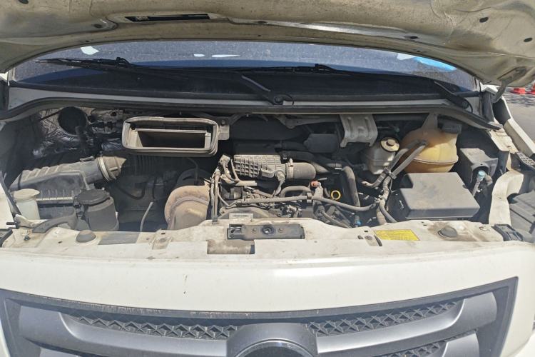 Used Foton Toano 2024 Tuyano Pro Multi-Function 2.0T Manual Rear-Drive Long Wheelbase Mid-Roof Design Single Rear Tire—Available in 5/6/7/9-Seater Configurations Engine Bay
