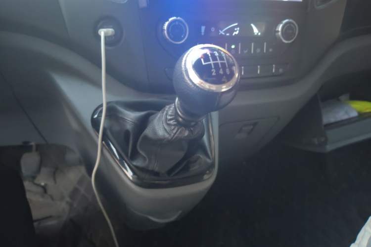 Used Foton Toano 2024 Geely Xing Multi-Function Cummins 2.8T Manual Long Wheelbase Mid-Roof Rear Single-Tire 7-Seater Gear Lever
