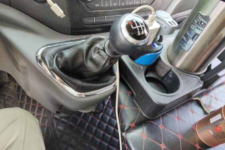 Used Foton Toano 2024 Geely Xianghuo 2.5T Manual Long Wheelbase Ultra-High Roof with Rear Dual Tires 3-Seater Gear Lever