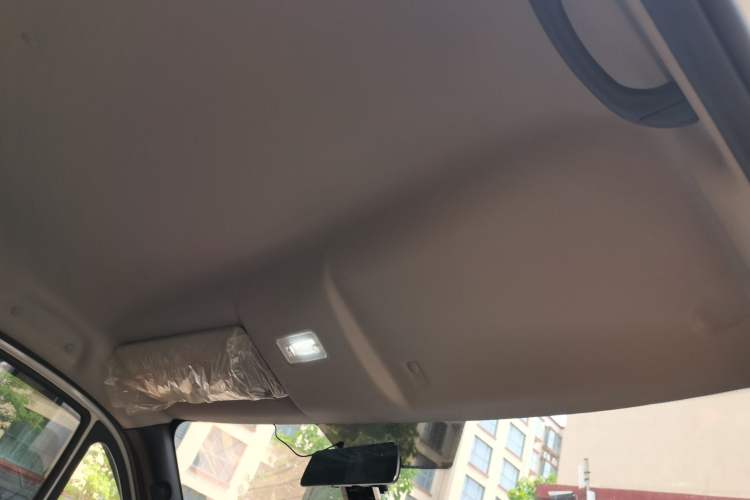 Used Foton Toano 2024 Tuyano Pro Van 2.5T Manual Rear-Drive Extended Wheelbase Mid-Roof Design Rear Dual Tires 3-Seater Headliner