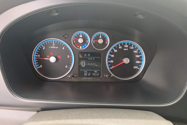 Used Foton Toano 2024 Joyear Multi-Function 2.0T Manual Long-Wheelbase Mid-Roof Model with Single Rear Tire Available in 5/6/7/9-Seater Configurations Instrument Cluster