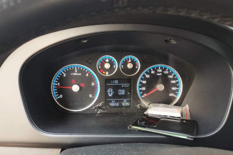 Used Foton Toano 2024 Tuyano Pro Van 2.5T Manual Rear-Drive Extended Wheelbase Mid-Roof Design Rear Dual Tires 3-Seater Instrument Cluster