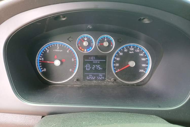 Used Foton Toano 2024 Geely Xianghuo 2.5T Manual Long Wheelbase Ultra-High Roof with Rear Dual Tires 3-Seater Instrument Cluster