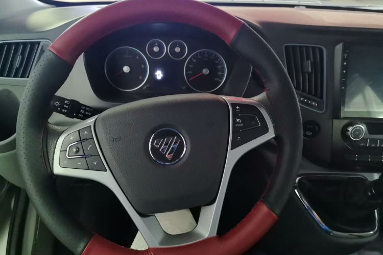 Used Foton Toano 2024 Joyear Multi-Function 2.0T Manual Long-Wheelbase Mid-Roof Model with Single Rear Tire Available in 5/6/7/9-Seater Configurations Interior 3