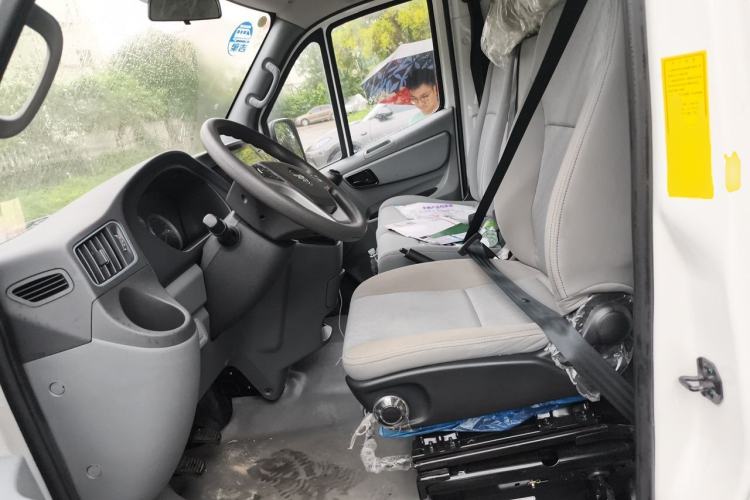 Used Foton Toano 2024 Joy Elephant Van Cummins 2.8T Manual Long Wheelbase Mid-Roof Design Rear Dual Tires 3-Seater Left Front Seat