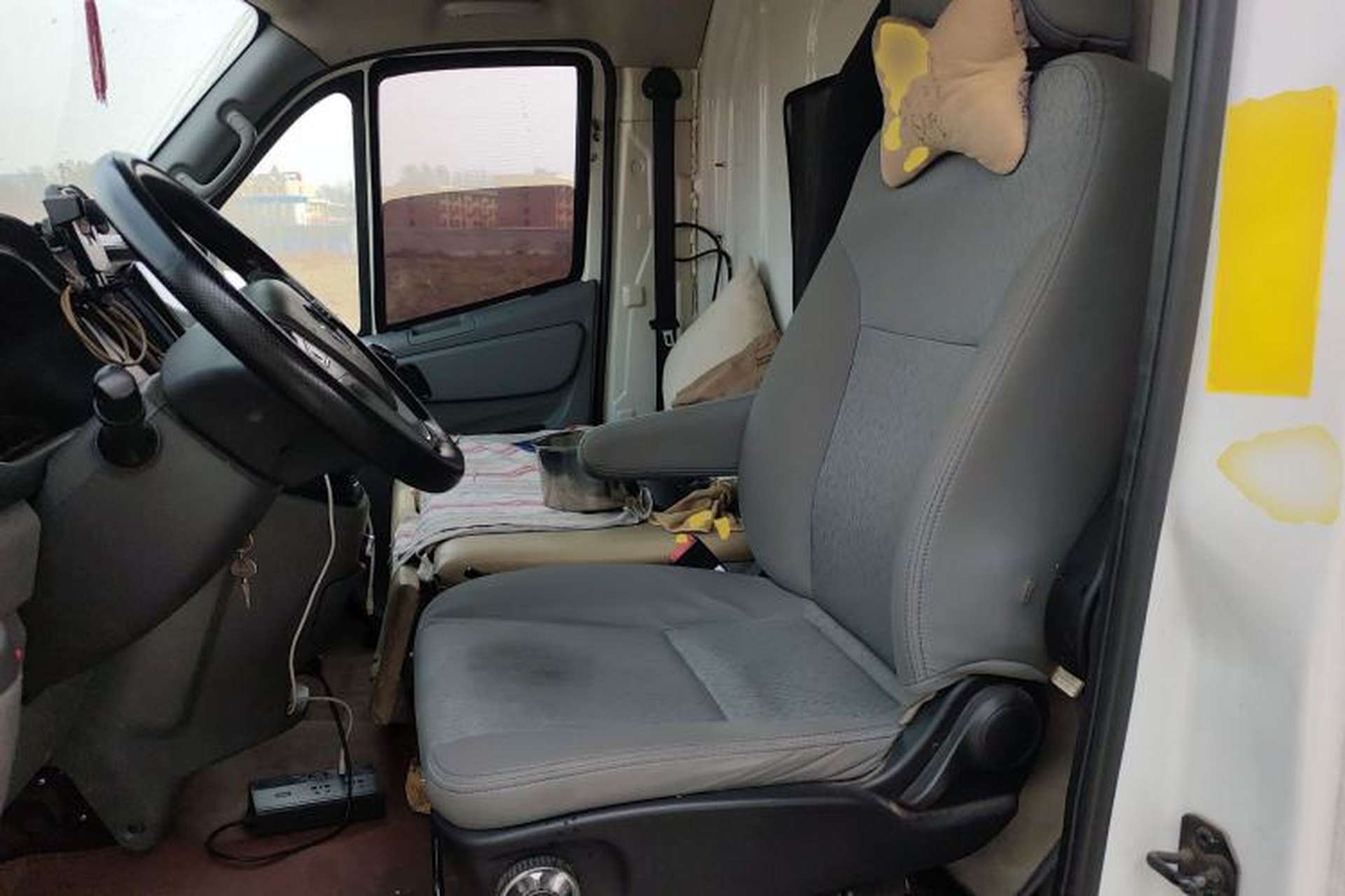 Used Foton Toano 2024 Joy Elephant Van Cummins 2.8T Manual Transmission Long Wheelbase Ultra-High Roof Rear Dual Tires 3-Seater Left Rear Seat