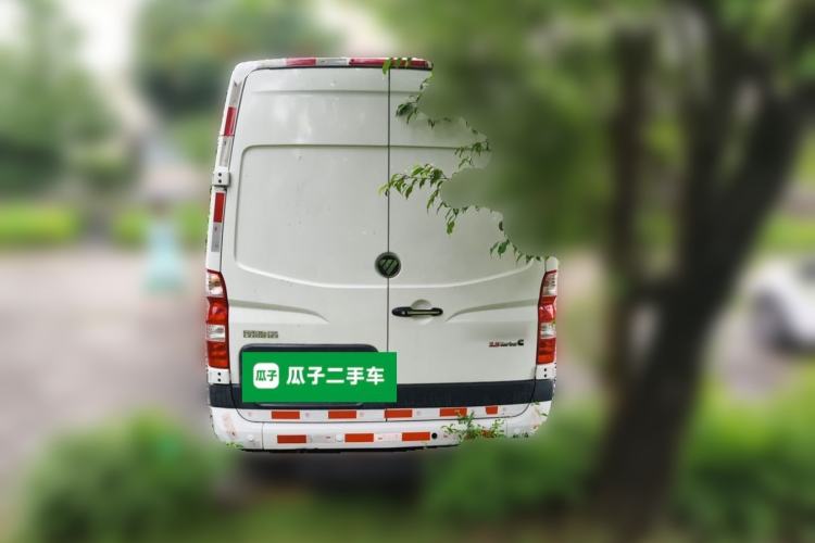 Used Foton Toano 2024 Joy Elephant Van Cummins 2.8T Manual Long Wheelbase Mid-Roof Design Rear Dual Tires 3-Seater Rear