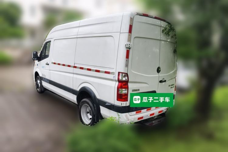 Used Foton Toano 2024 Joy Elephant Van Cummins 2.8T Manual Long Wheelbase Mid-Roof Design Rear Dual Tires 3-Seater Rear Left 45 Deg
