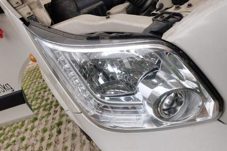 Used Foton Toano 2024 Geely Xianghuo Van 2.5T Manual Extended Wheelbase Mid-Roof Design Rear Dual Tires 3-Seater Right Front Headlight
