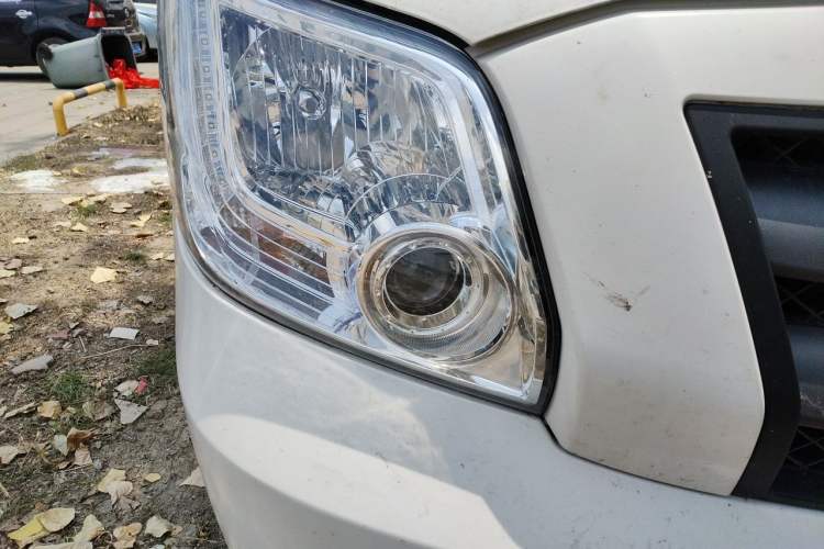 Used Foton Toano 2024 Geely Xianghuo 2.5T Manual Long Wheelbase Ultra-High Roof with Rear Dual Tires 3-Seater Right Front Headlight