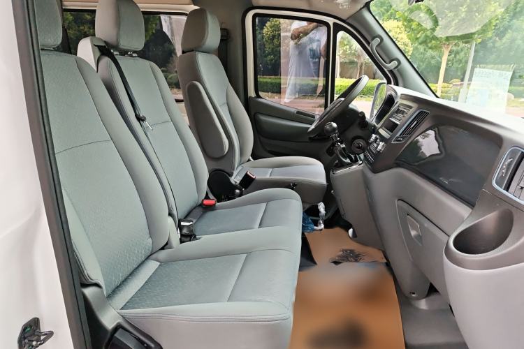 Used Foton Toano 2024 Joyear Multi-Function 2.0T Manual Long-Wheelbase Mid-Roof Model with Single Rear Tire Available in 5/6/7/9-Seater Configurations Right Front Seat