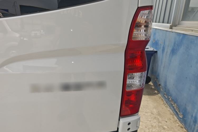 Used Foton Toano 2024 Joyear Multi-Function 2.0T Manual Long-Wheelbase Mid-Roof Model with Single Rear Tire Available in 5/6/7/9-Seater Configurations Right Rear Taillight