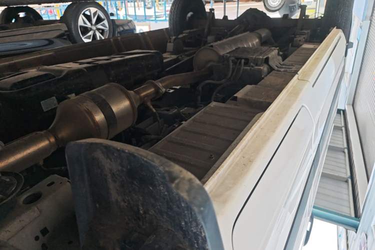 Used Foton Toano 2024 Joyear Multi-Function 2.0T Manual Long-Wheelbase Mid-Roof Model with Single Rear Tire Available in 5/6/7/9-Seater Configurations Right Side Sill