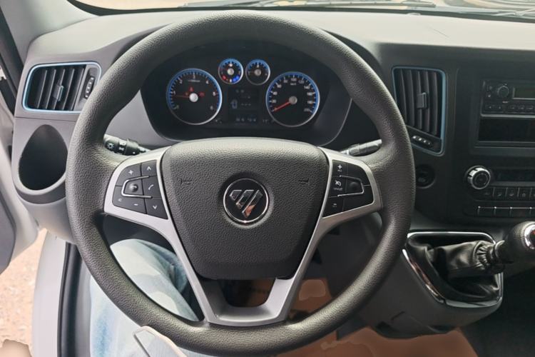 Used Foton Toano 2024 Joyear Multi-Function 2.0T Manual Long-Wheelbase Mid-Roof Model with Single Rear Tire Available in 5/6/7/9-Seater Configurations Steering Wheel