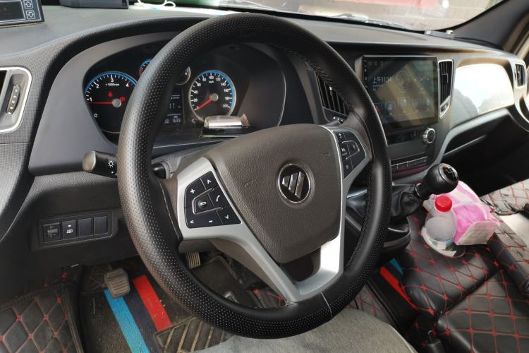 Used Foton Toano 2024 Tuyano Pro Van 2.5T Manual Rear-Drive Extended Wheelbase Mid-Roof Design Rear Dual Tires 3-Seater Steering Wheel