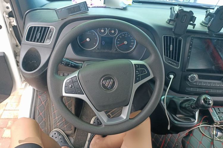 Used Foton Toano 2024 Geely Xianghuo 2.5T Manual Long Wheelbase Ultra-High Roof with Rear Dual Tires 3-Seater Steering Wheel